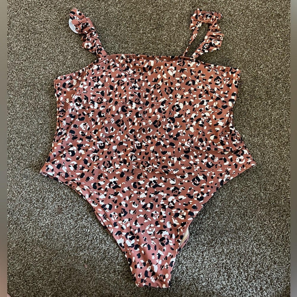 Cheetah-Printed Swimsuit One-piece